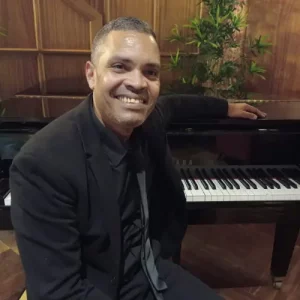 profe de piano moderno la nueva saga en fuerteventura