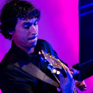 profe de Guitarra Española, Acústica y Eléctrica y Bajo Eléctrico la nueva saga en fuerteventura